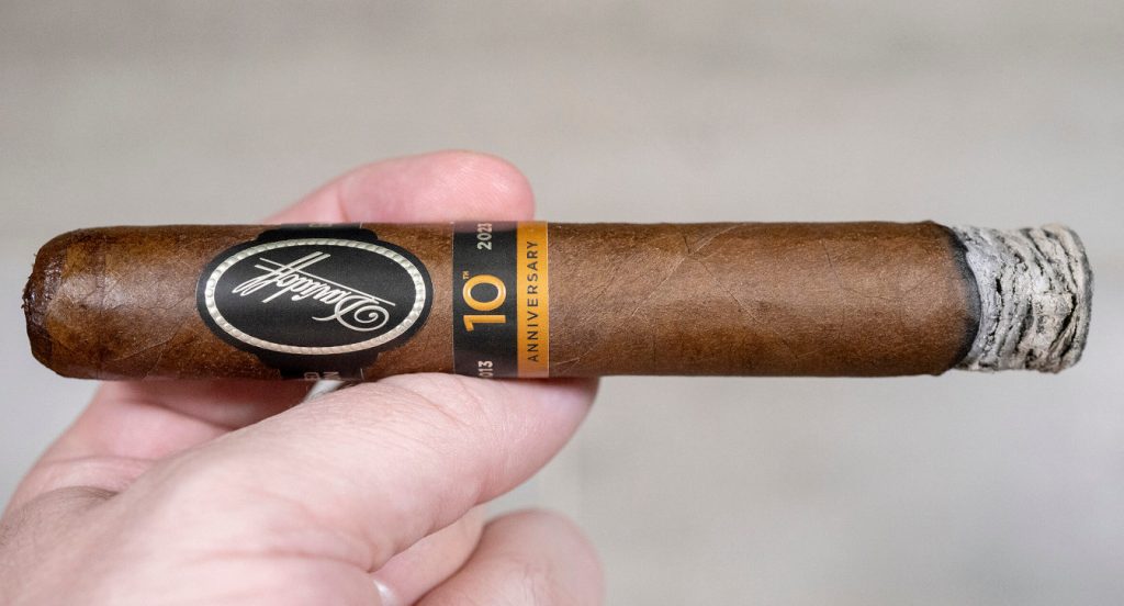 Who makes Davidoff Nicaragua Cigars 1